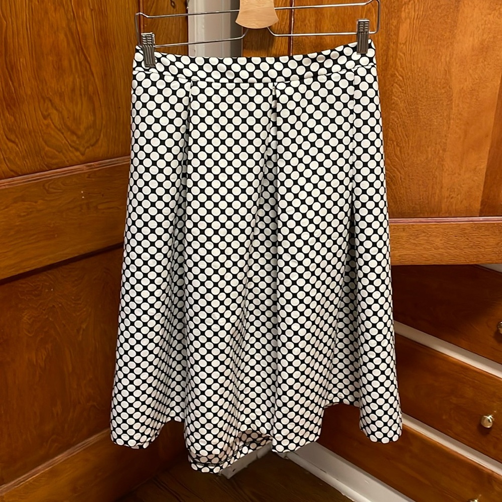 🆕️7th Ave New York & Company Skirt with pockets || Size 20|| Black & White💖